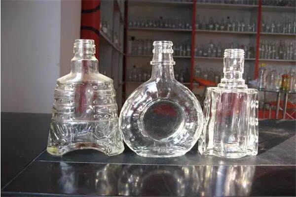 玻璃瓶厂家教你正确的开启酒瓶方法 